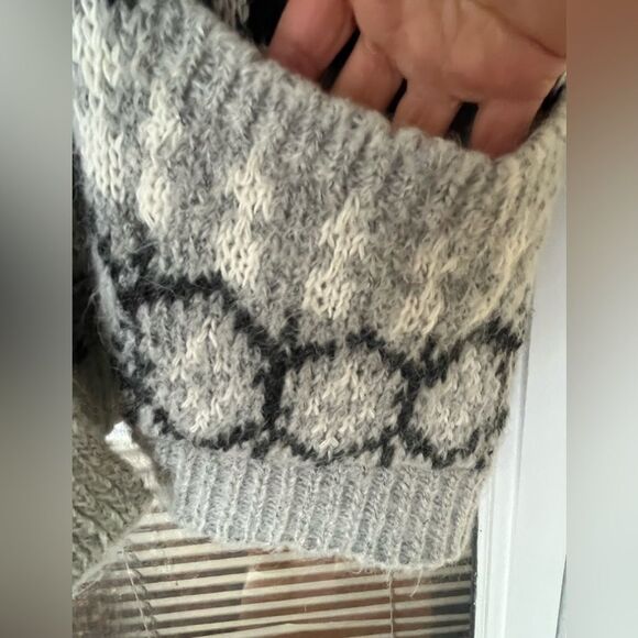 Lara knit black/shite/gray Italian cardigan, geometrical forms, button closure,S - Picture 4 of 7